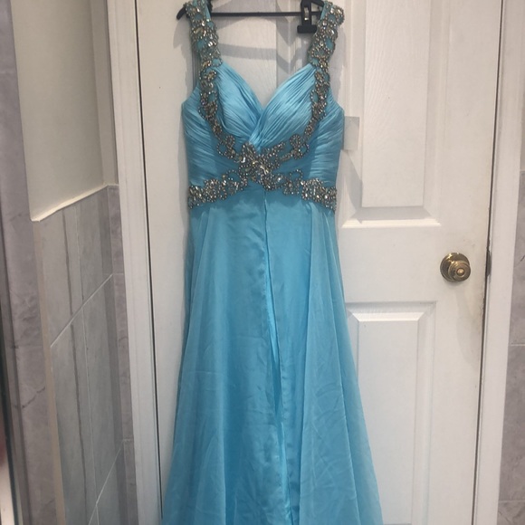 Beautiful light blue prom/formal gown - Picture 4 of 9